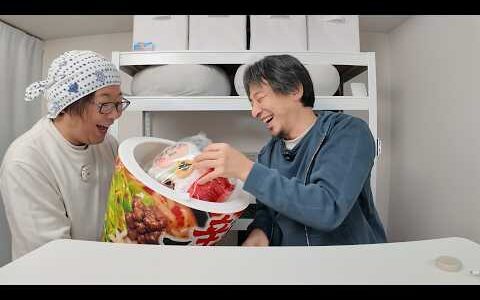 HIKAKINさんから巨大な辛みそきんが届いたけど想定外の物も入ってた、の巻